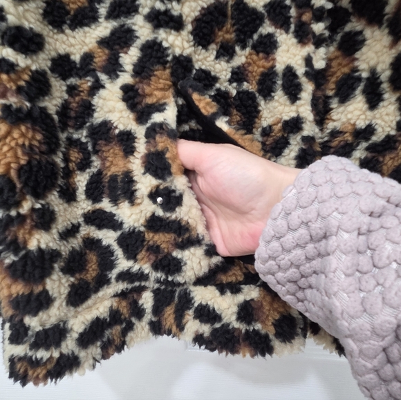 J. Crew Leopard Print Sherpa Fleece Pullover Sz Small - Picture 10 of 16